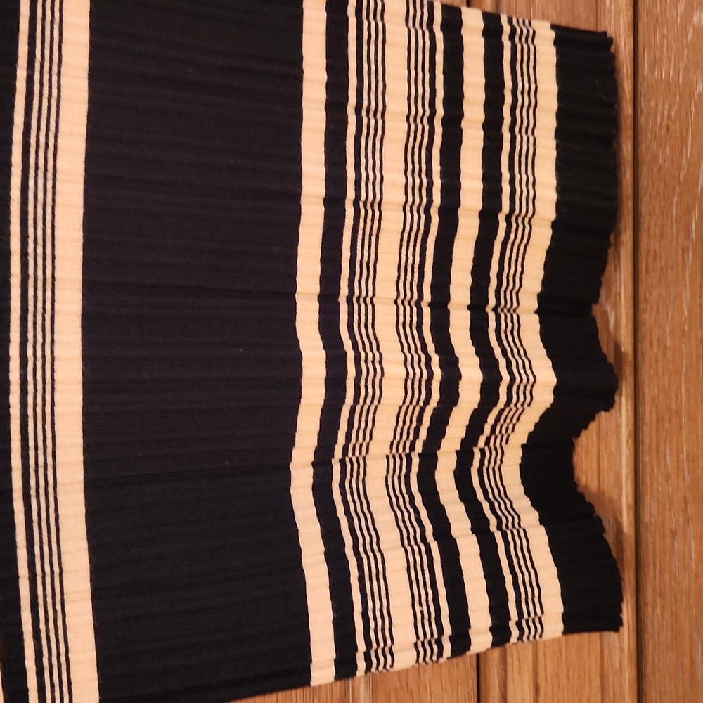 Lightweight Ribbed Sweater Size L - Picture 3 of 11